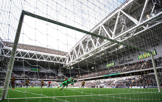 Häckens målvakt Peter Abrahamsson släpper in 2-0 från