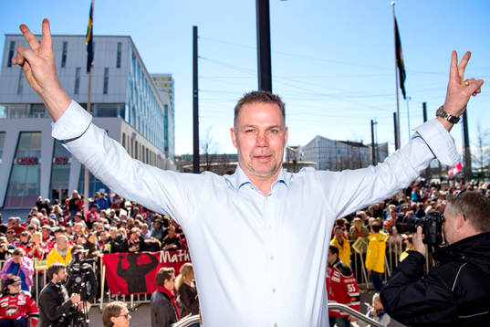 Malmö Redhawks tränare Mats Lusth jublar när Malmö