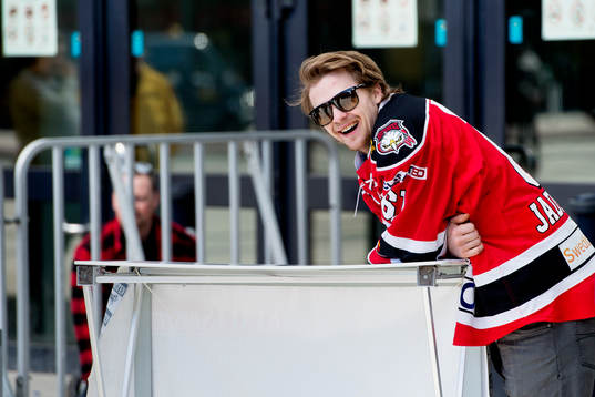 Malmö Redhawks Nicklas Jadeland när Malmö Redhawks firar