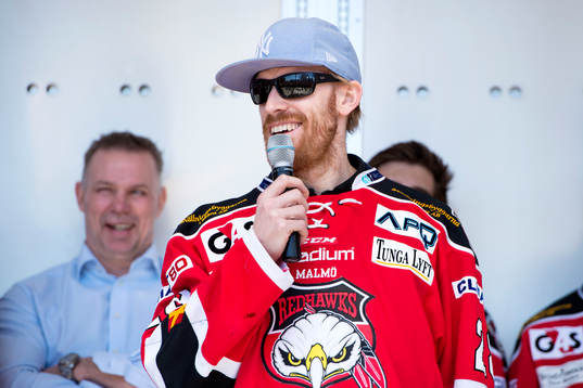 Malmö Redhawks Jens Olsson när Malmö Redhawks firar