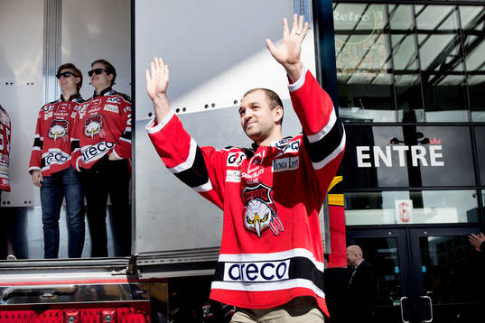 Malmö Redhawks Eric Himelfarb när Malmö Redhawks firar