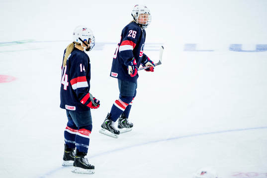 Usas Brianna Decker och Kendall Coyne deppar