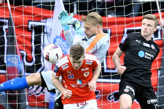 Kalmars målvakt Ole Söderberg och Helsingborgs Carl