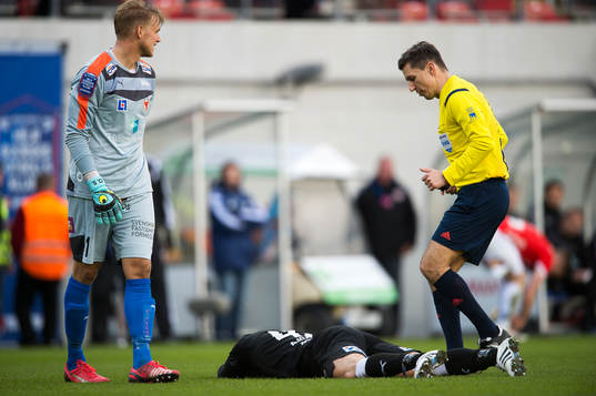 Kalmars målvakt Ole Söderberg och Helsingborgs Astrit
