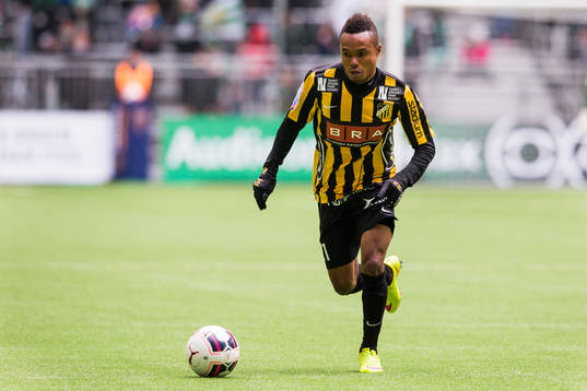 Häckens Nasiru Mohammed med bollen