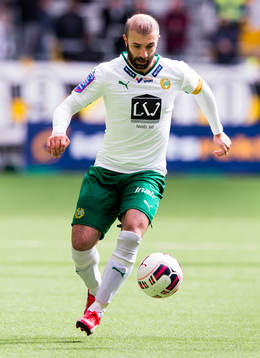 Hammarbys Kennedy Bakircioglu med bollen