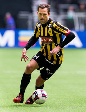 Häckens Martin Ericsson med bollen