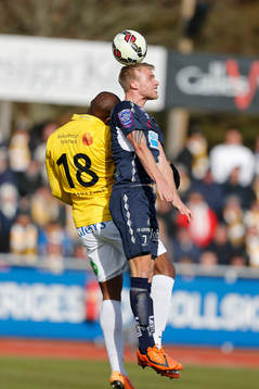 Gefles Robin Nilsson nickar bollen