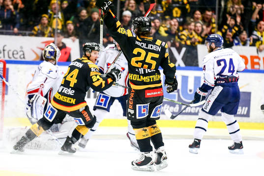 Skellefteås Axel Holmström jublar