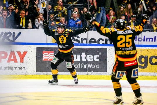 Skellefteås Martin Lundberg jublar