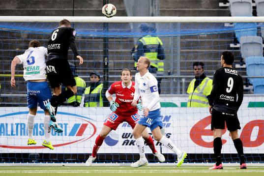 Örebros Robert Åhman Persson gör 1-1