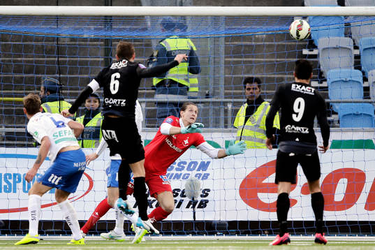Örebros Robert Åhman Persson gör 1-1