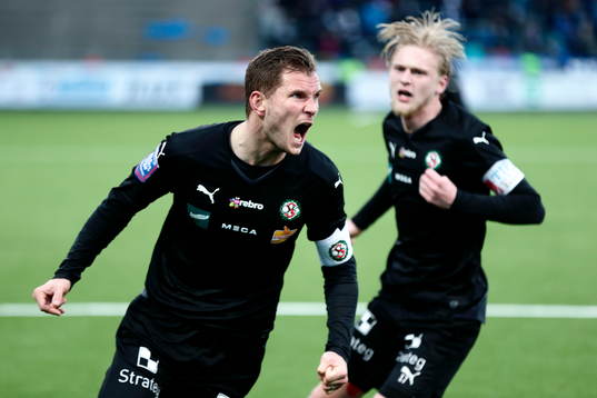 Örebros Robert Åhman Persson jublar