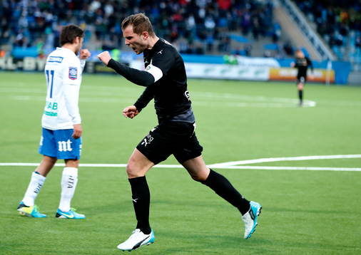 Örebros Robert Åhman Persson jublar