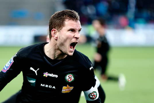 Örebros Robert Åhman Persson jublar