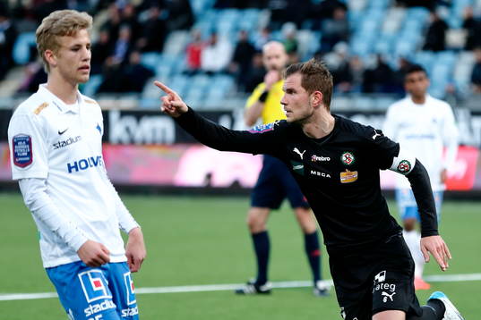Örebros Robert Åhman Persson jublar