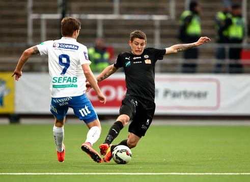 Norrköpings Arnór Ingvi Traustason och Örebros Eiður