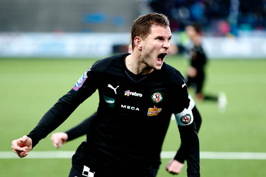 Örebros Robert Åhman Persson jublar