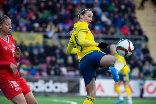 Sveriges Kosovare Asllani klackar