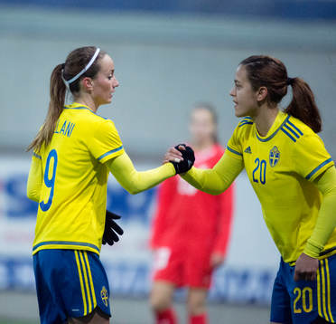 Sveriges Maria Banusic byter av Lotta Schelin i 76 minuten