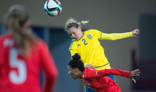 Sveriges Charlotte Rohlin och Schweiz Eseosa Aigbogun