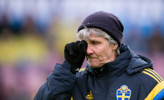 Sveriges tränare Pis Sundhage deppar