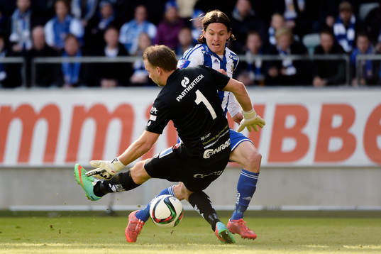 IFK Göteborgs Lasse Vibe kommer fri mot Åtvidabergs