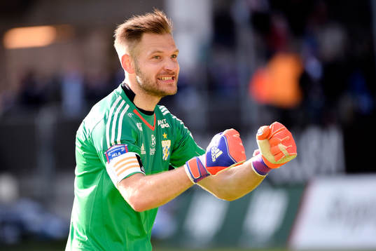 IFK Göteborgs målvakt John Alvbåge jublar