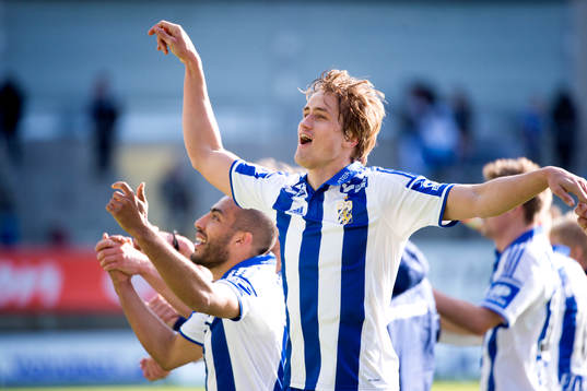 IFK Göteborgs Thomas Rogne tackar publiken
