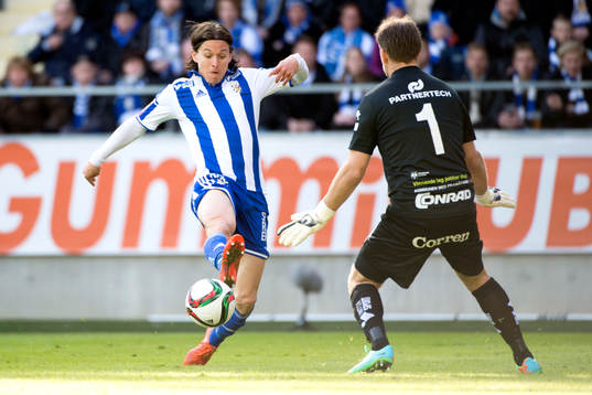 IFK Göteborgs Lasse Vibe kommer fri mot Åtvidabergs
