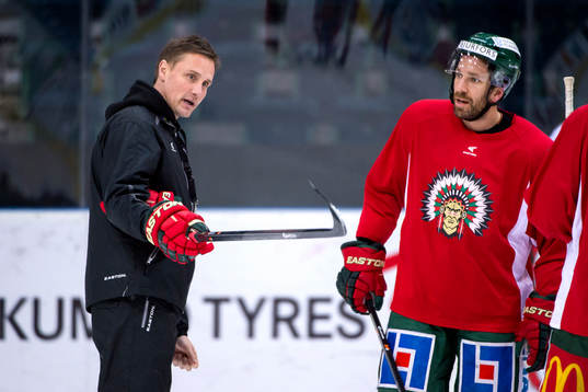 Frölundas tränare Roger Rönnberg och Joel Lundqvist