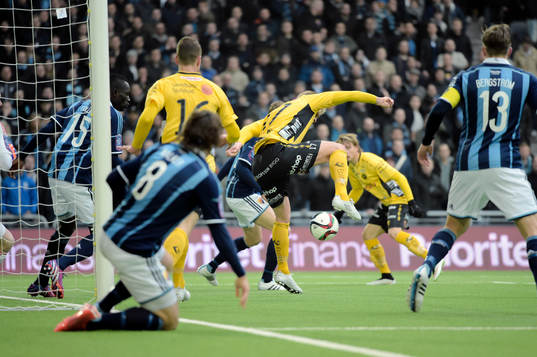 Elfsborgs Per Frick klackar in 0-1