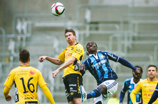 Elfsborgs Marcus Rohdén och Djurgårdens Sam Johnson i en