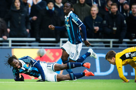 Djurgårdens Amadou Jawo faller