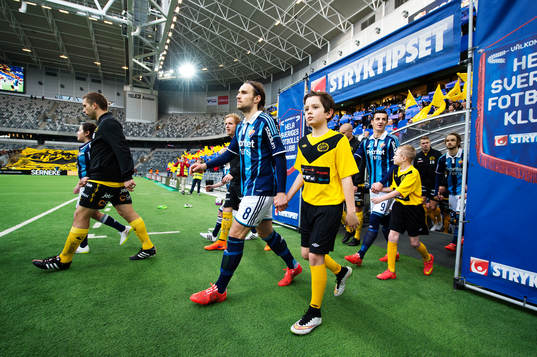 Elfsborgs Anders Svensson och Djurgårdens Kevin Walker och