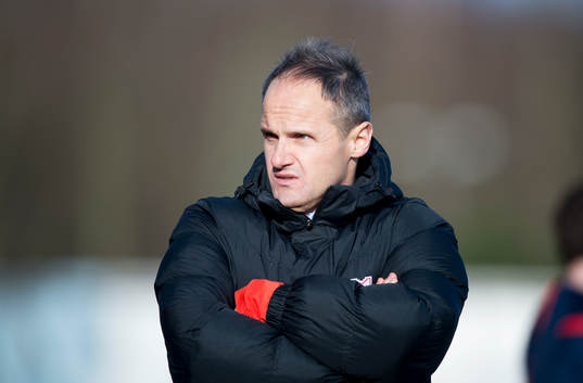 Assyriskas tränare Azrudin Valentic i matchen i Superettan