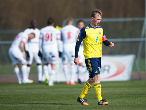 Assyriskas Azix Corr Nyang har gjort 0-2 och Ängelholms