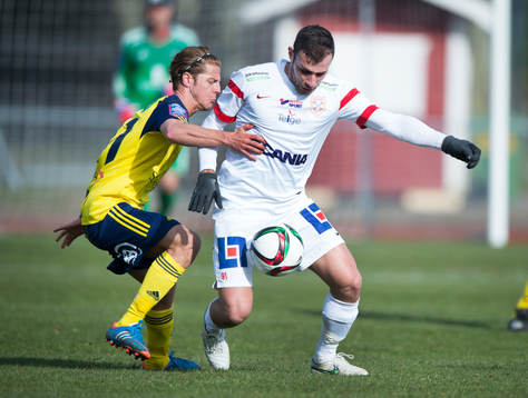 Ängelholms Rebin Asaad och Assyriskas Mattias Genc i