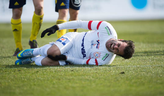 Assyriskas Christer Yousef i matchen i Superettan mellan