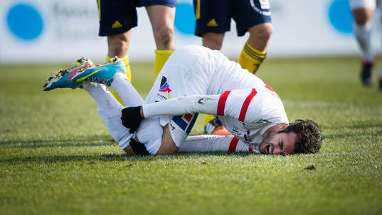 Assyriskas Christer Yousef i matchen i Superettan mellan