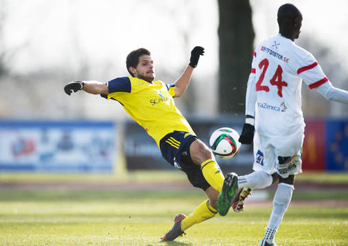 Ängelholms Zeyn S-Latef i matchen i Superettan mellan