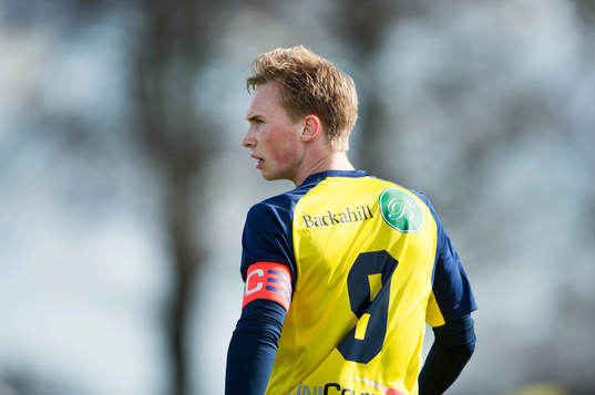Ängelholms unge lagkapten Albin Nilsson i matchen i