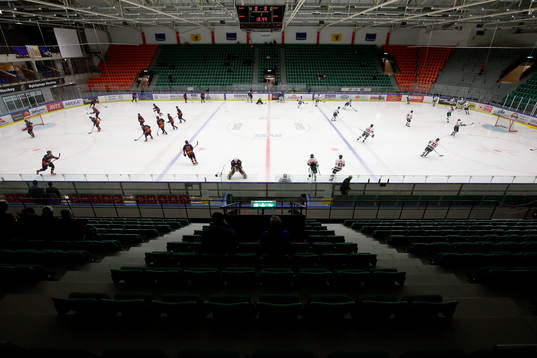 Lagen värmer upp i Stora Hallen
