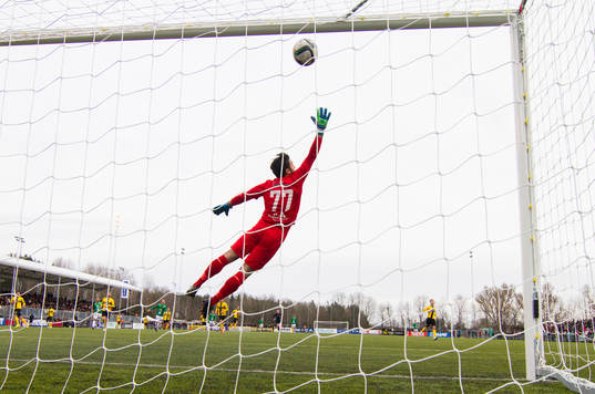 IK Frej Täbys målvakt Marko Atanackovic släpper in 0-1