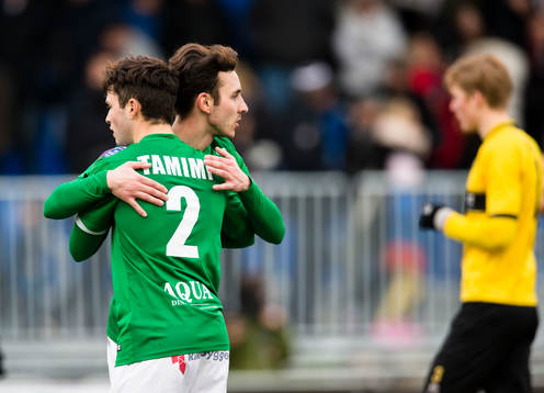 Jönköpings Södras Jonathan Tamimi omfamnar målskytten