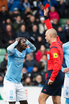 Malmö FFs Enock Kofi Adu får rött kort
