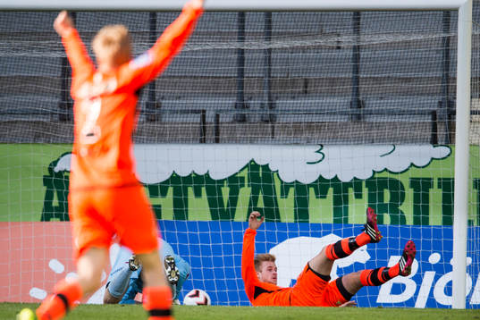 Varbergs Mats André Kaland gör 0-1 och jublar