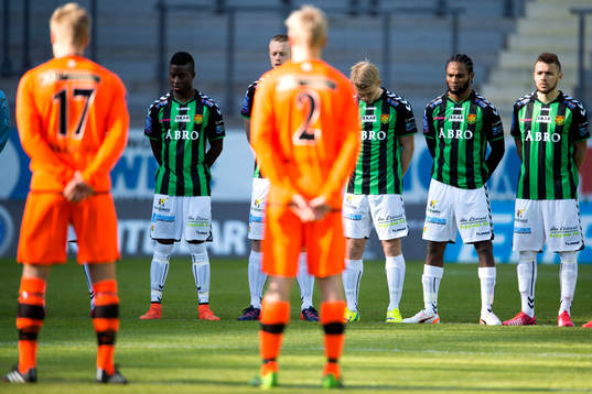 En tyst minut för att hedra Karl-Alfred Jacobsson hålls