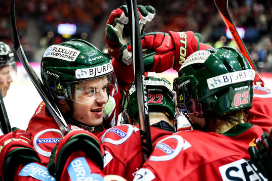 Frölundas Mattias Janmark (v) jublar