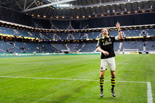 s Nils-Eric Johansson jublar